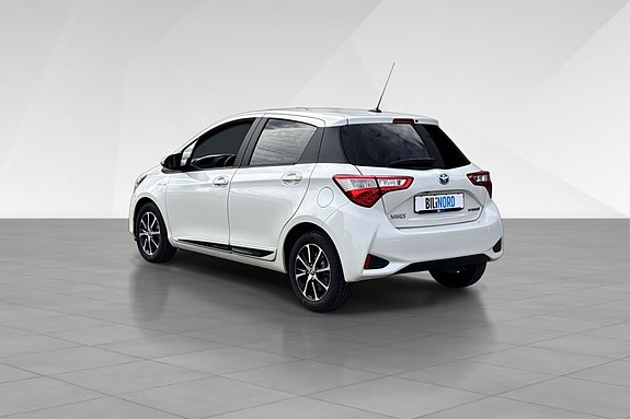 Toyota Yaris 5 of 21
