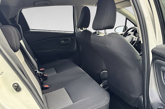 Toyota Yaris 15 of 21