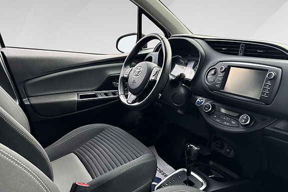 Toyota Yaris 17 of 21