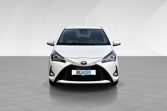 Toyota Yaris 3 of 21