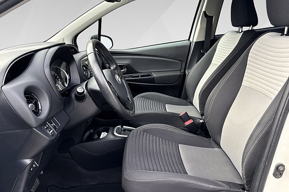 Toyota Yaris 7 of 21