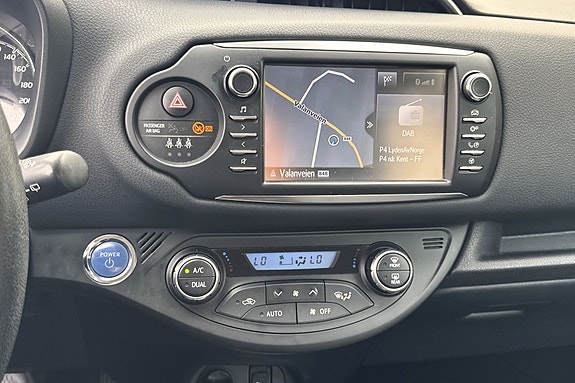 Toyota Yaris 14 of 21