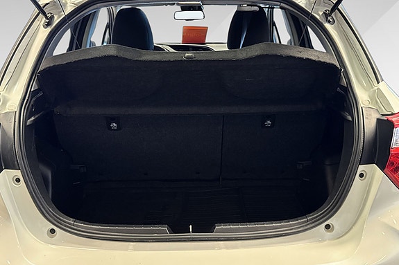 Toyota Yaris 18 of 21