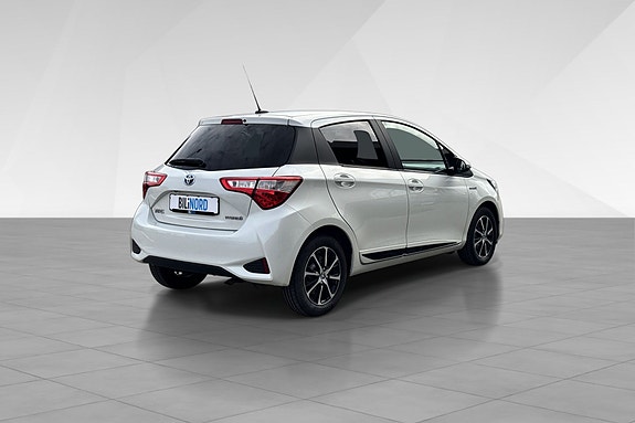 Toyota Yaris 6 of 21