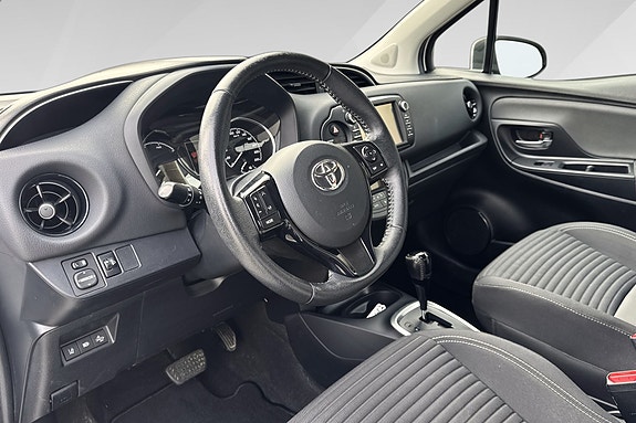 Toyota Yaris 8 of 21