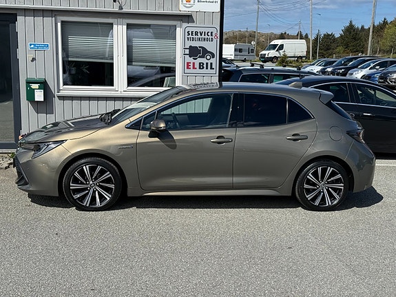 Toyota Corolla 3 of 5