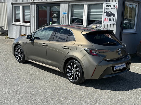 Toyota Corolla 4 of 5