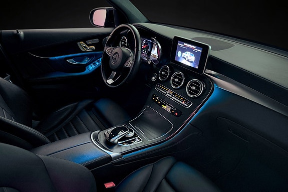 Mercedes-Benz GLC350 e 13 of 30