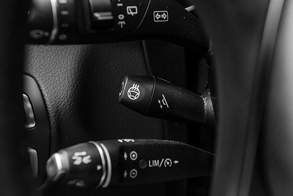 Mercedes-Benz GLC350 e 23 of 30