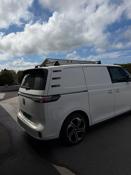 Volkswagen ID. Buzz 3 of 16