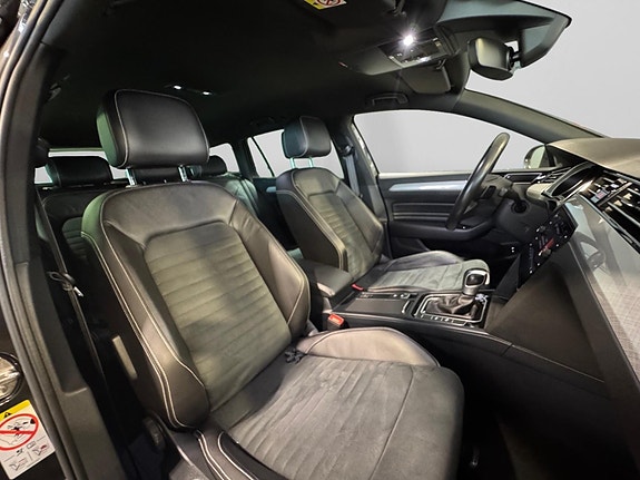 Volkswagen Passat 23 of 30