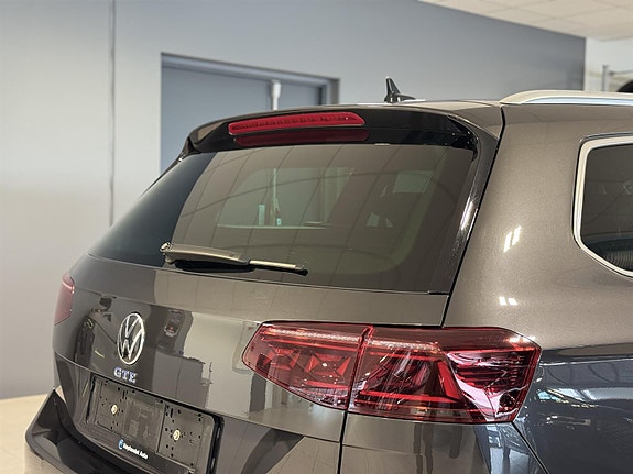 Volkswagen Passat 13 of 30