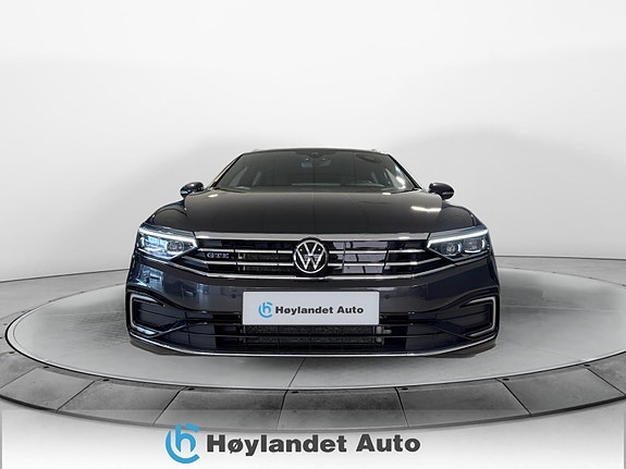 Volkswagen Passat 8 of 30