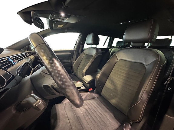 Volkswagen Passat 16 of 30