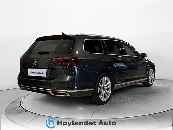 Volkswagen Passat 5 of 30