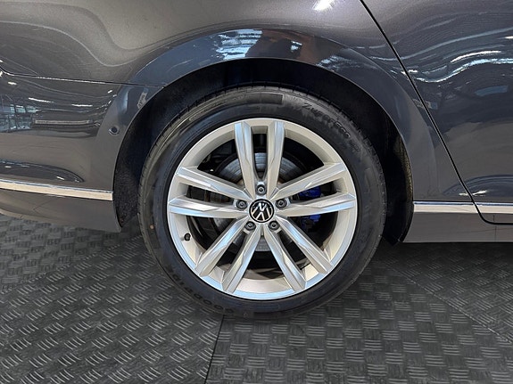 Volkswagen Passat 15 of 30