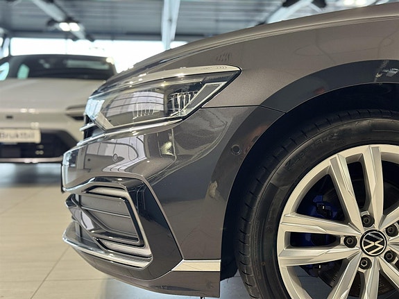 Volkswagen Passat 11 of 30