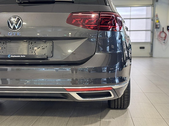 Volkswagen Passat 14 of 30