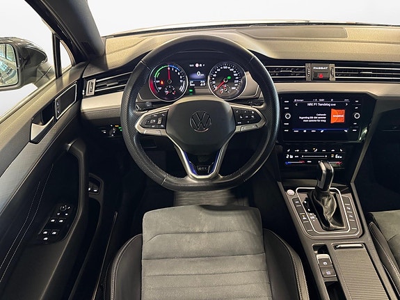Volkswagen Passat 19 of 30
