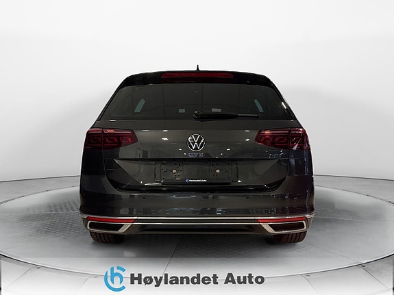 Volkswagen Passat 4 of 30