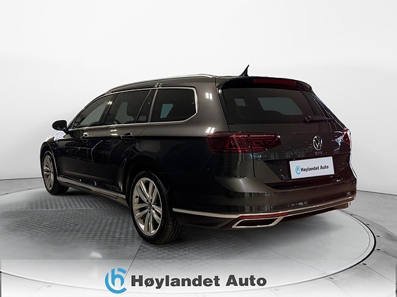 Volkswagen Passat 3 of 30