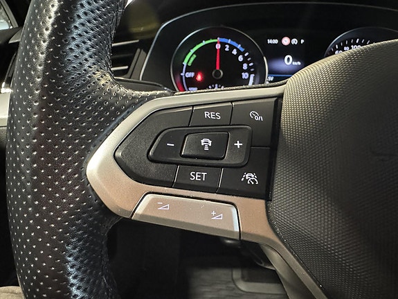 Volkswagen Passat 28 of 30