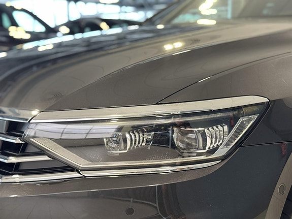 Volkswagen Passat 10 of 30
