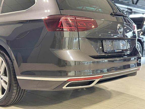 Volkswagen Passat 12 of 30