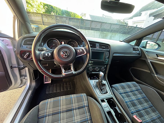 Volkswagen Golf VII 20 of 28