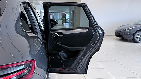Porsche Macan S 18 of 30