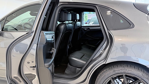 Porsche Macan S 16 of 30