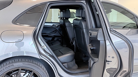 Porsche Macan S 19 of 30