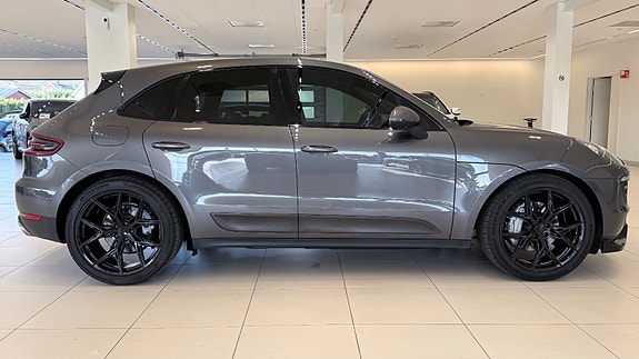 Porsche Macan S 9 of 30