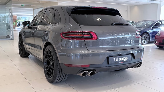 Porsche Macan S 10 of 30