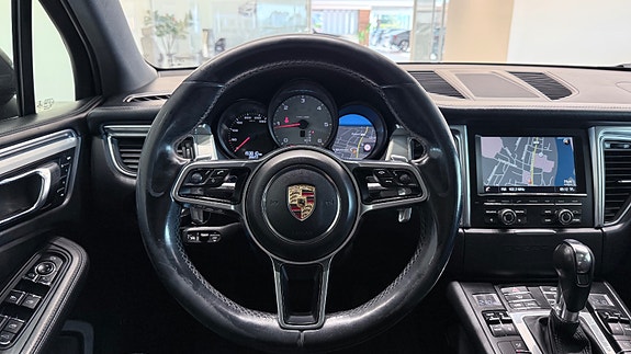 Porsche Macan S 25 of 30