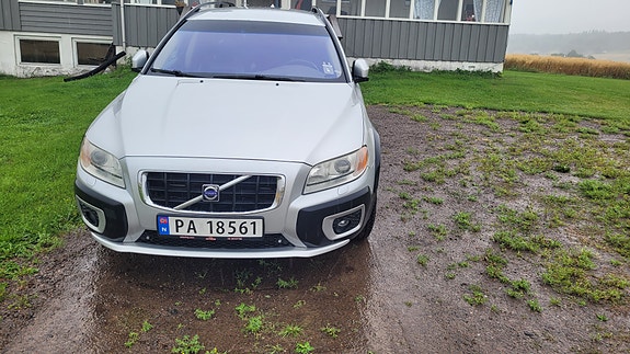 Volvo XC70 2 of 5