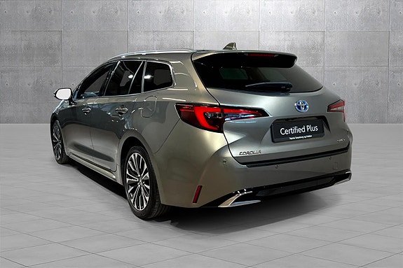 Toyota Corolla 3 of 5
