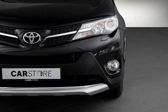 Toyota RAV4 4 of 27