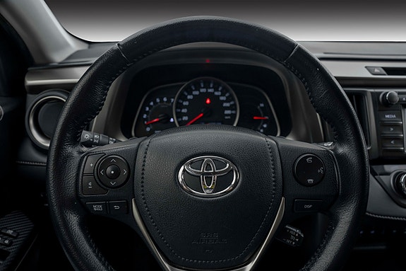 Toyota RAV4 10 of 27