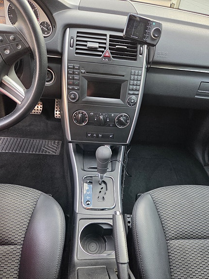 Mercedes-Benz B180 8 of 16
