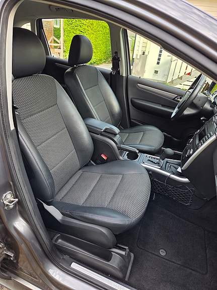 Mercedes-Benz B180 7 of 16