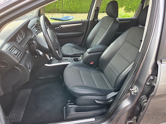 Mercedes-Benz B180 6 of 16