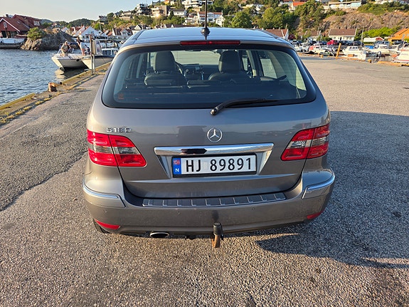 Mercedes-Benz B180 5 of 16