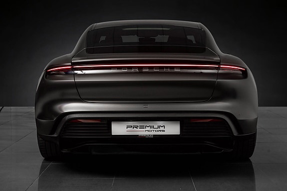 Porsche Taycan 8 of 30