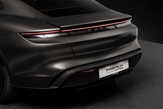 Porsche Taycan 9 of 30