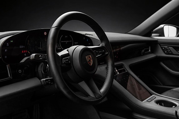Porsche Taycan 15 of 30