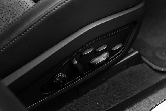 Porsche Taycan 14 of 30