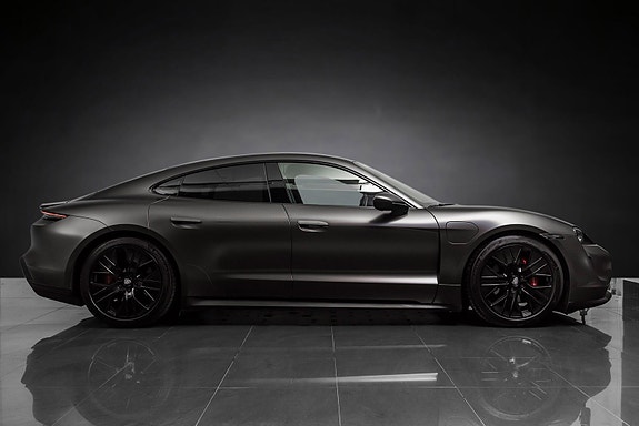 Porsche Taycan 6 of 30