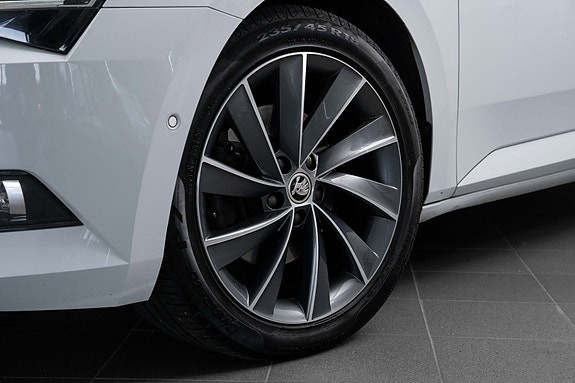 Skoda Superb 3 of 5