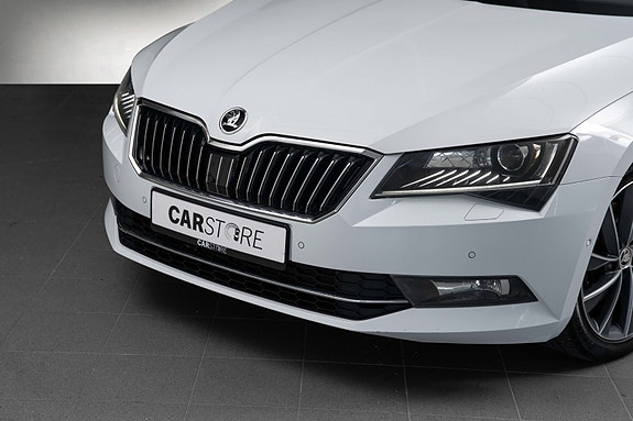 Skoda Superb 2 of 5
